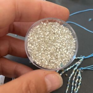 hochwertige japanische Delica Beads 2,2 mm cristall silbereinzug
