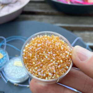 hochwertige japanische Delica Beads 2,2 mm gelb AB