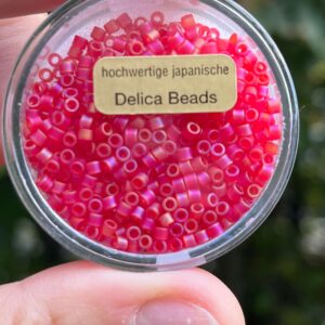 hochwertige japanische Delica Beads 2,2 mm transp. matt rot AB